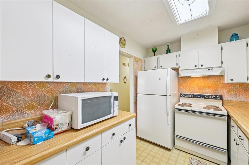 待售: $104,000 (2 贝兹, 2 浴室, 984 平方英尺)