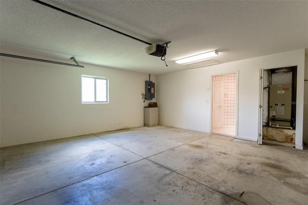 Active With Contract: $119,900 (2 beds, 2 baths, 1062 Square Feet)