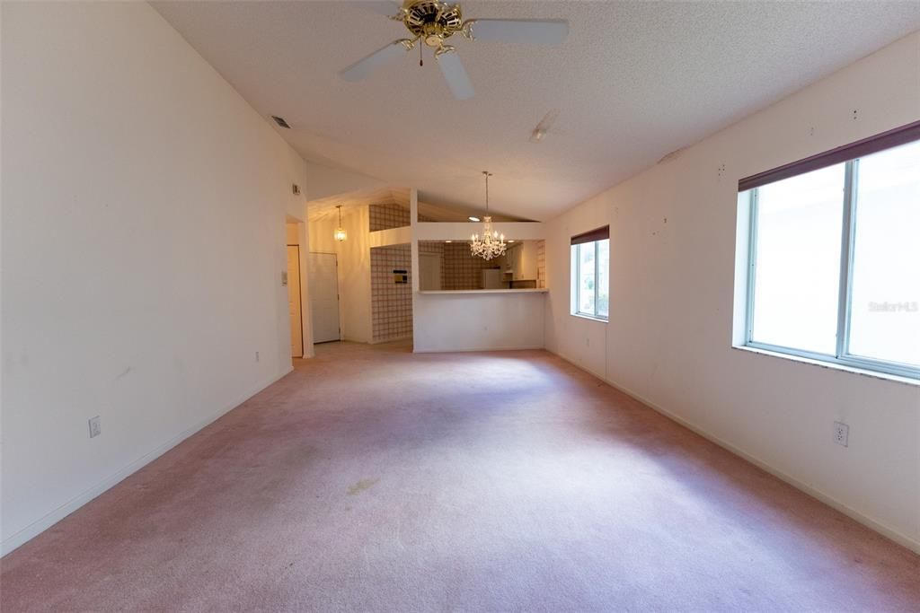 Active With Contract: $119,900 (2 beds, 2 baths, 1062 Square Feet)