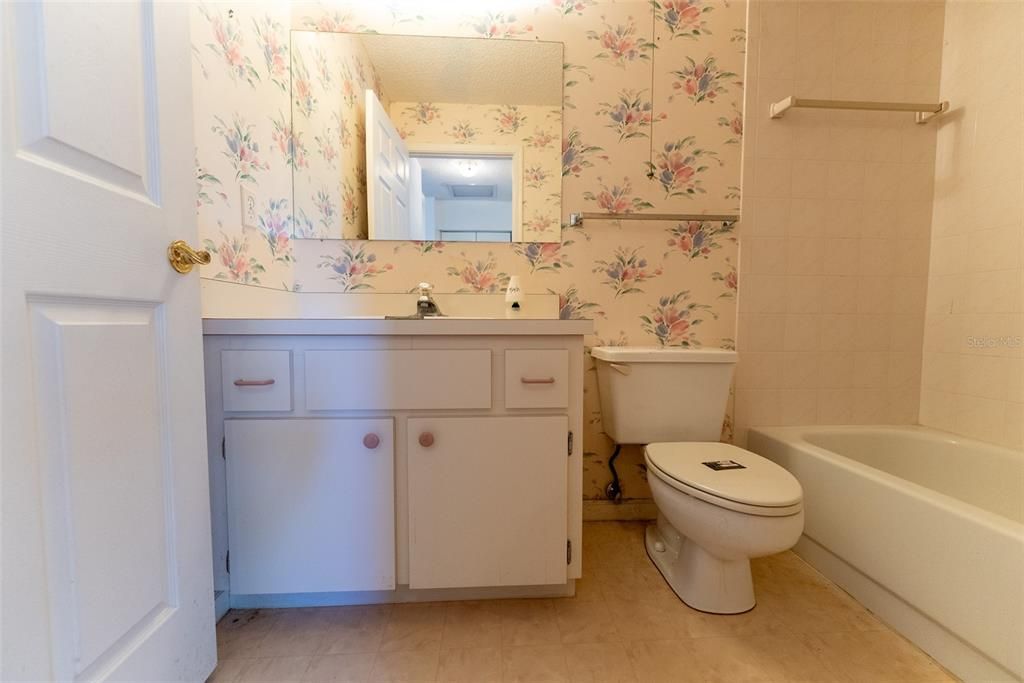 Active With Contract: $119,900 (2 beds, 2 baths, 1062 Square Feet)
