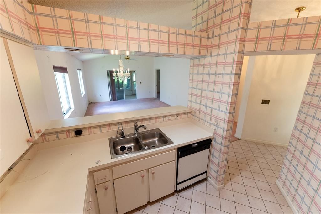 Active With Contract: $119,900 (2 beds, 2 baths, 1062 Square Feet)