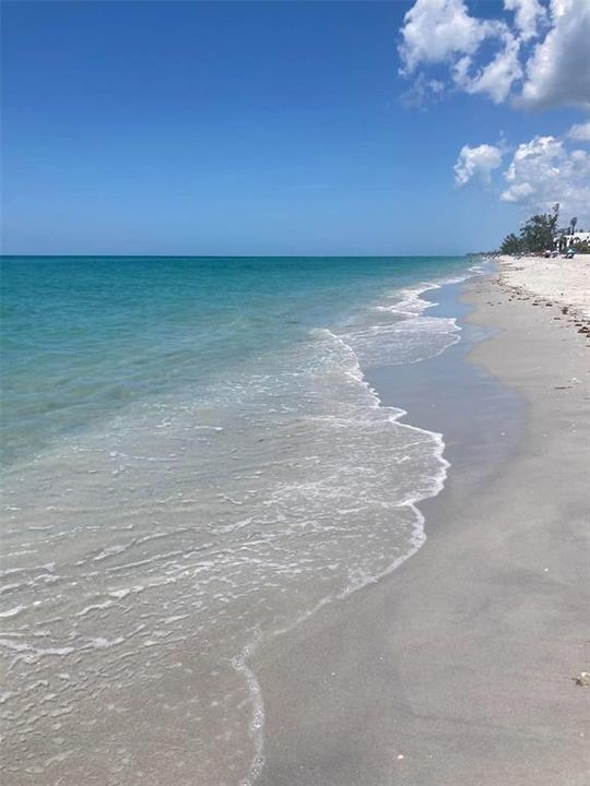 For Rent: $2,200 (2 beds, 1 baths, 820 Square Feet)