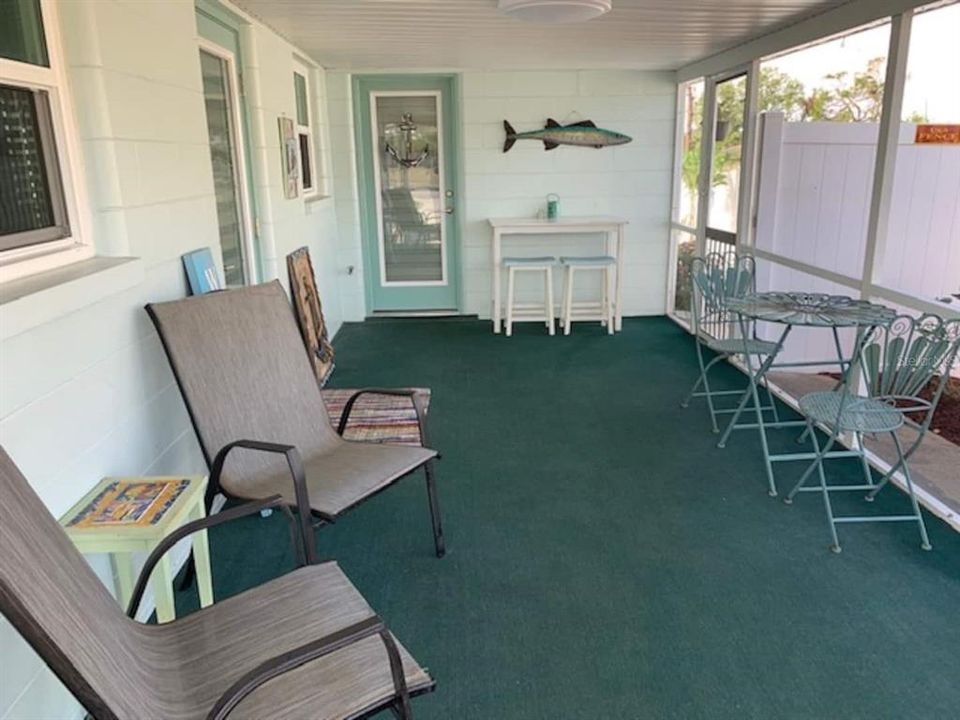 For Rent: $2,200 (2 beds, 1 baths, 820 Square Feet)