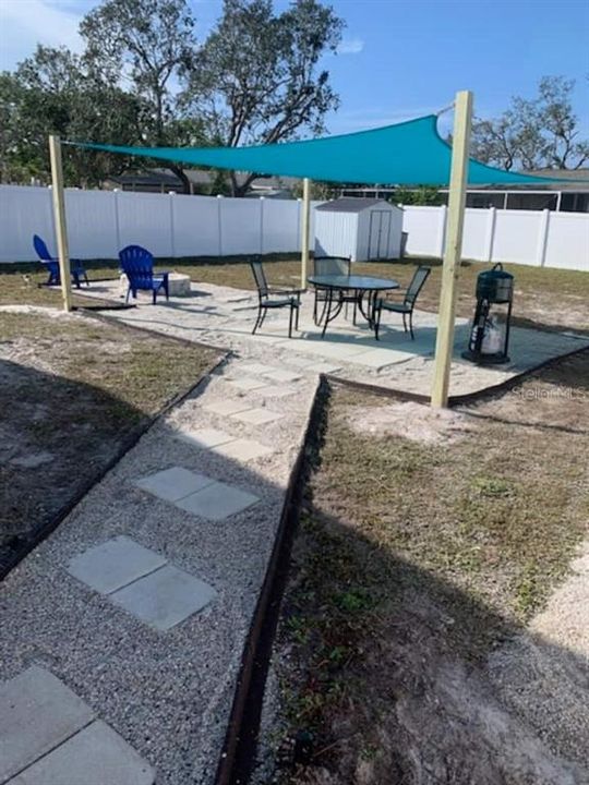 For Rent: $2,200 (2 beds, 1 baths, 820 Square Feet)