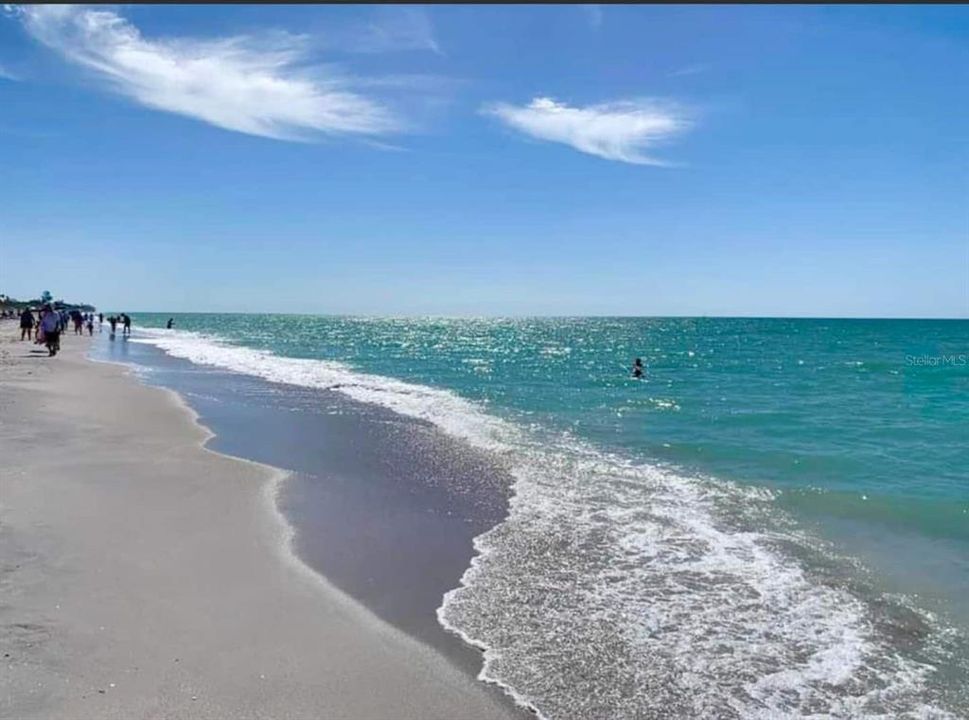 For Rent: $2,200 (2 beds, 1 baths, 820 Square Feet)