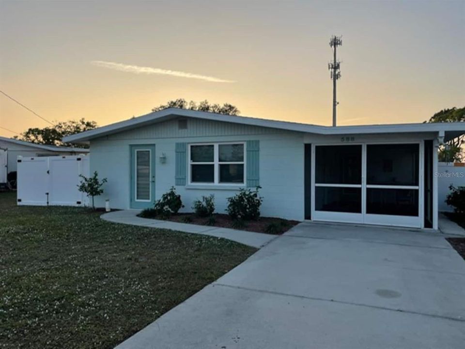 For Rent: $2,200 (2 beds, 1 baths, 820 Square Feet)