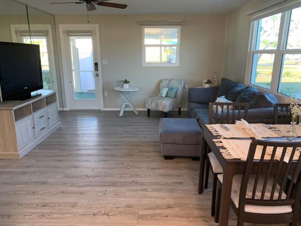 For Rent: $2,200 (2 beds, 1 baths, 820 Square Feet)