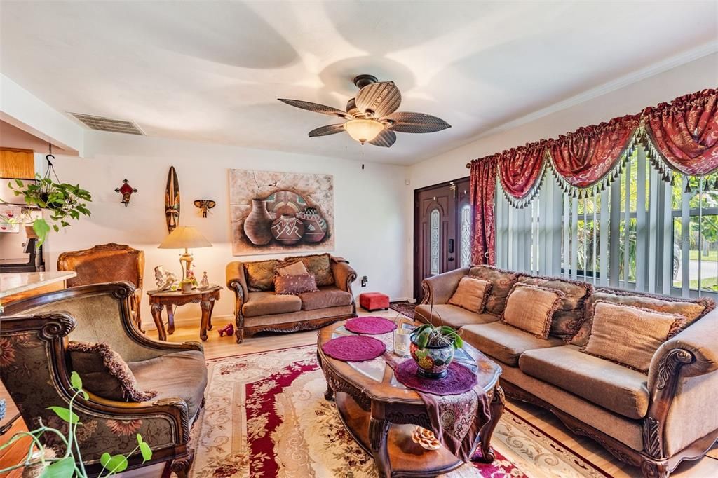 For Sale: $475,000 (3 beds, 1 baths, 1344 Square Feet)