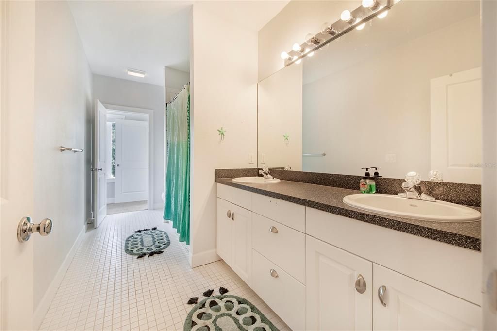 En Venta: $1,950,000 (5 camas, 3 baños, 3238 Pies cuadrados)