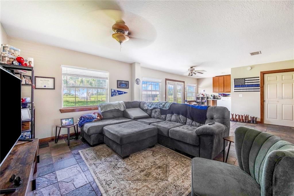 En Venta: $1,950,000 (5 camas, 3 baños, 3238 Pies cuadrados)