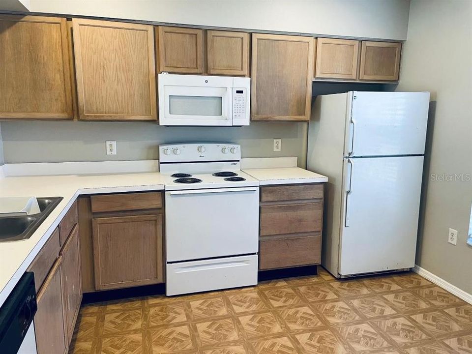 合同活跃: $1,695 (3 贝兹, 2 浴室, 1162 平方英尺)