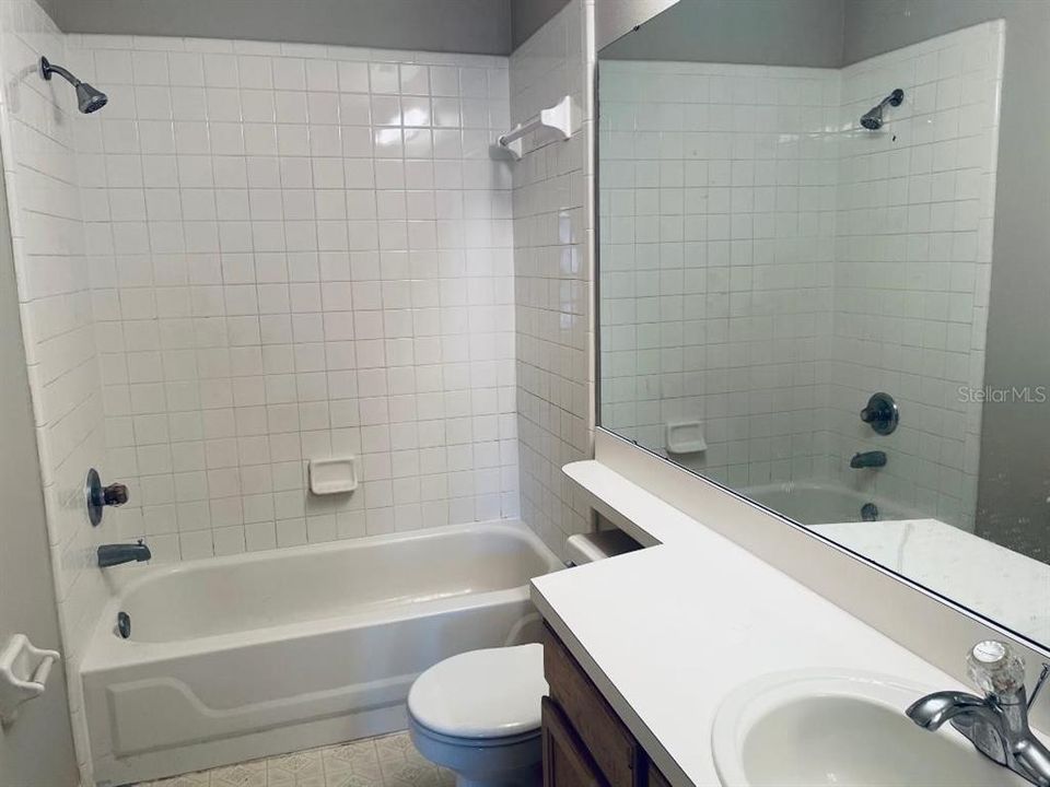 合同活跃: $1,695 (3 贝兹, 2 浴室, 1162 平方英尺)