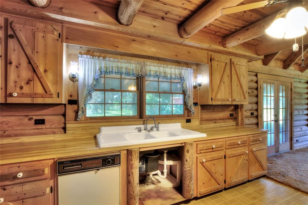 Active With Contract: $555,000 (3 beds, 2 baths, 2805 Square Feet)