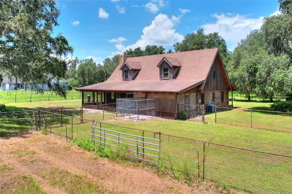 Active With Contract: $555,000 (3 beds, 2 baths, 2805 Square Feet)