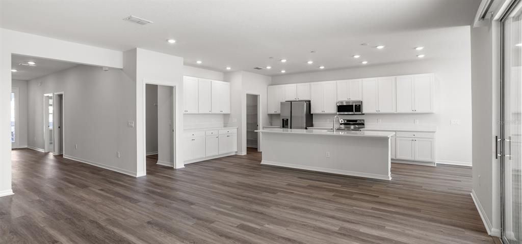 Под контрактом: $476,450 (3 спален, 3 ванн, 2410 Квадратных фут)