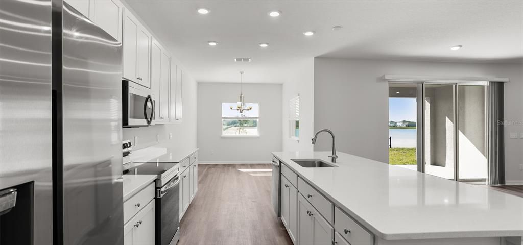 Под контрактом: $476,450 (3 спален, 3 ванн, 2410 Квадратных фут)