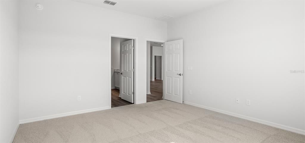 Под контрактом: $476,450 (3 спален, 3 ванн, 2410 Квадратных фут)