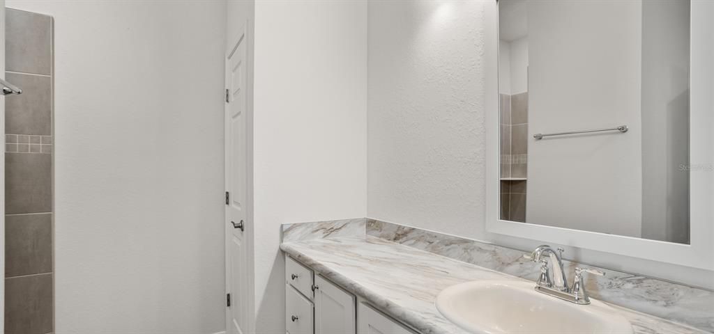 Под контрактом: $476,450 (3 спален, 3 ванн, 2410 Квадратных фут)