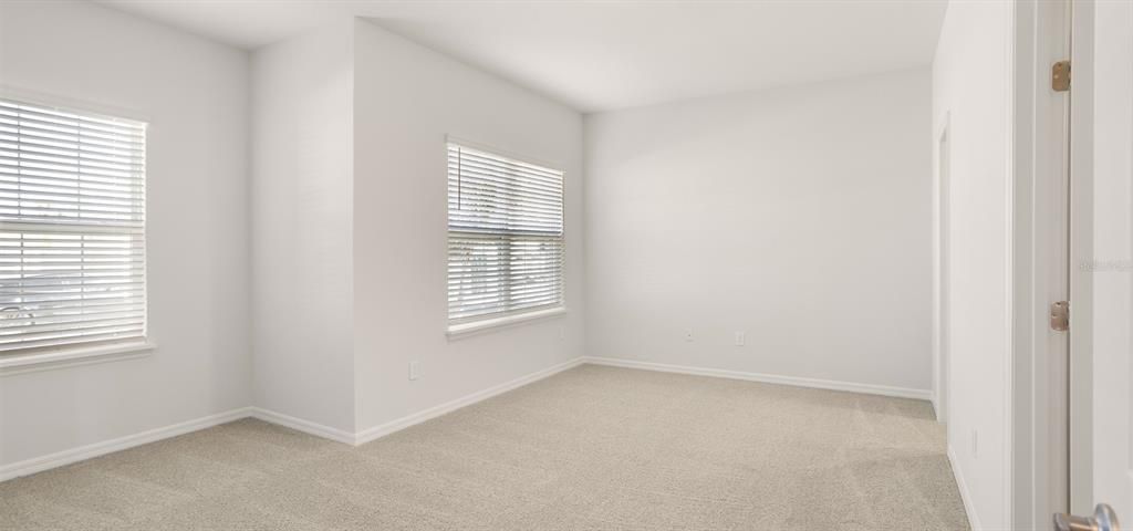 Под контрактом: $476,450 (3 спален, 3 ванн, 2410 Квадратных фут)