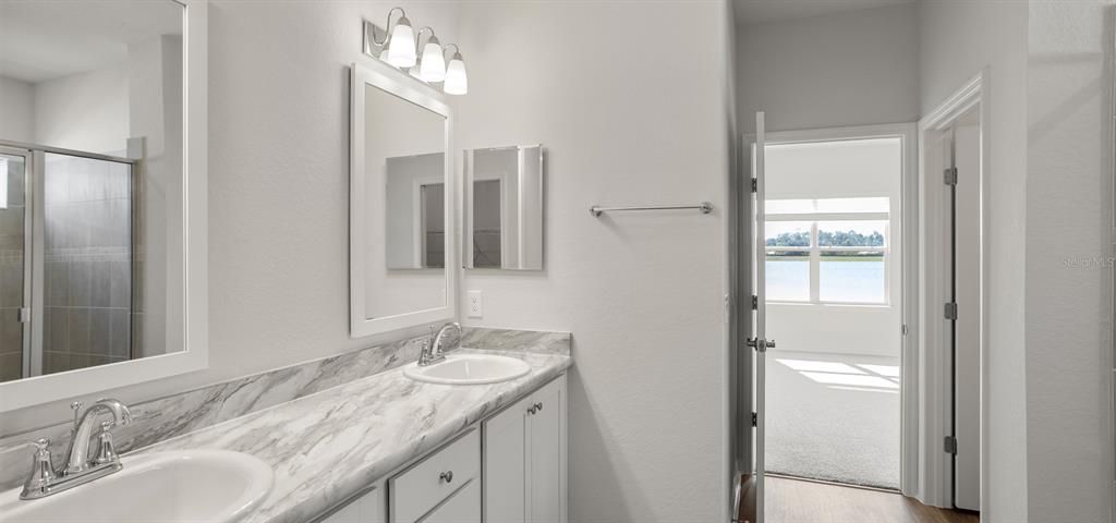 Под контрактом: $476,450 (3 спален, 3 ванн, 2410 Квадратных фут)