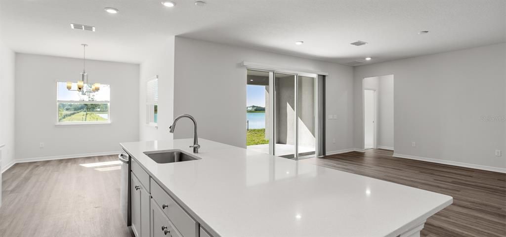 Под контрактом: $476,450 (3 спален, 3 ванн, 2410 Квадратных фут)