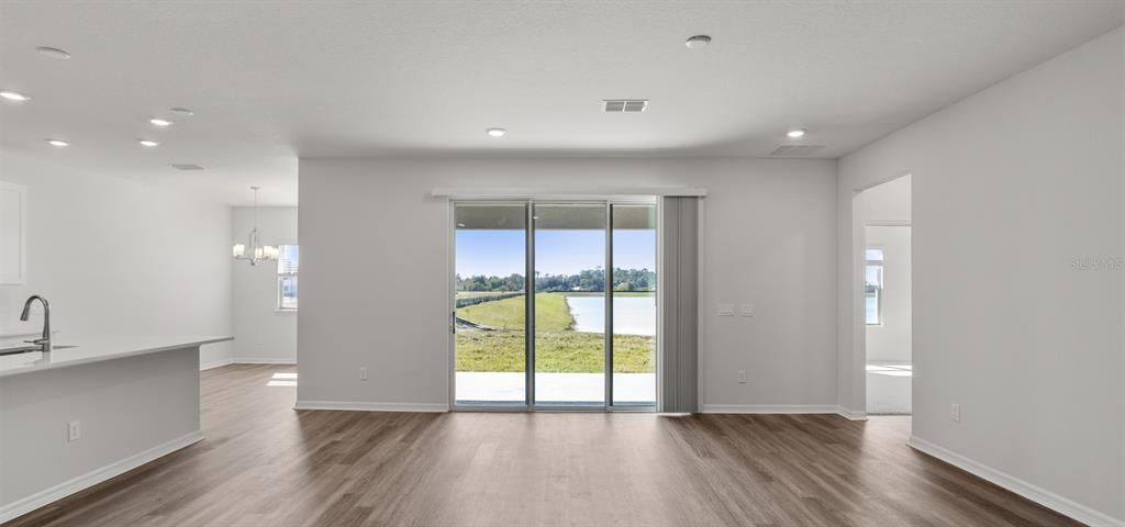 Под контрактом: $476,450 (3 спален, 3 ванн, 2410 Квадратных фут)