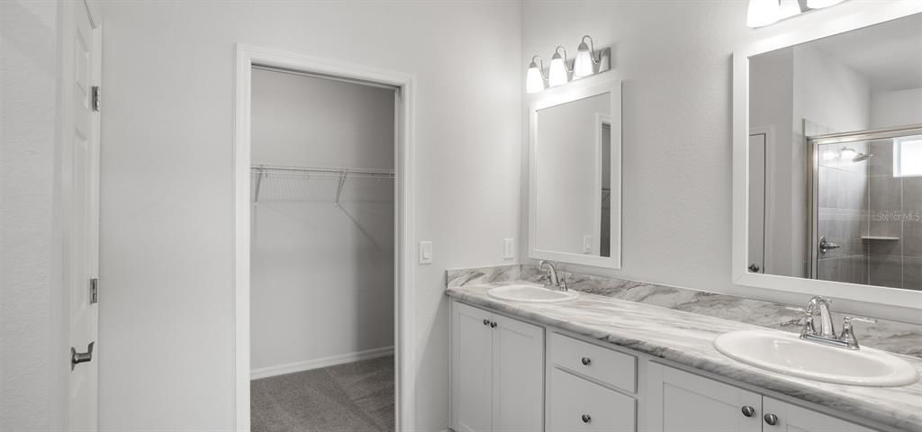 Под контрактом: $476,450 (3 спален, 3 ванн, 2410 Квадратных фут)