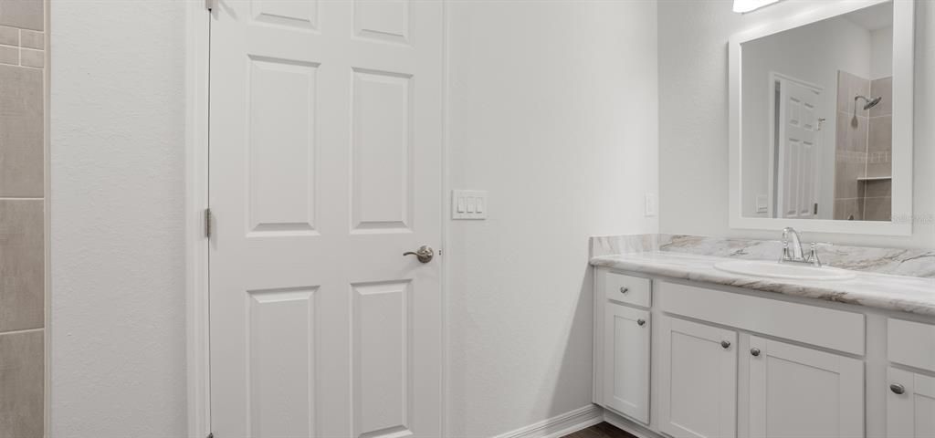 Под контрактом: $476,450 (3 спален, 3 ванн, 2410 Квадратных фут)