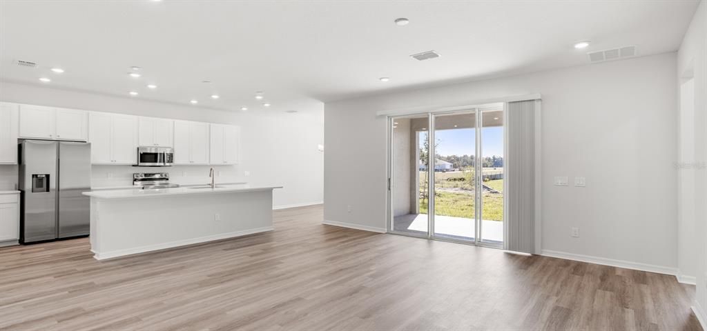 Под контрактом: $476,450 (3 спален, 3 ванн, 2410 Квадратных фут)