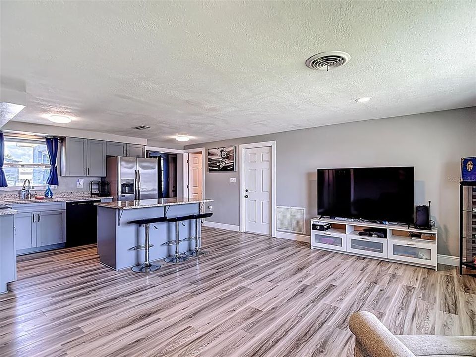 For Sale: $234,500 (2 beds, 2 baths, 1020 Square Feet)