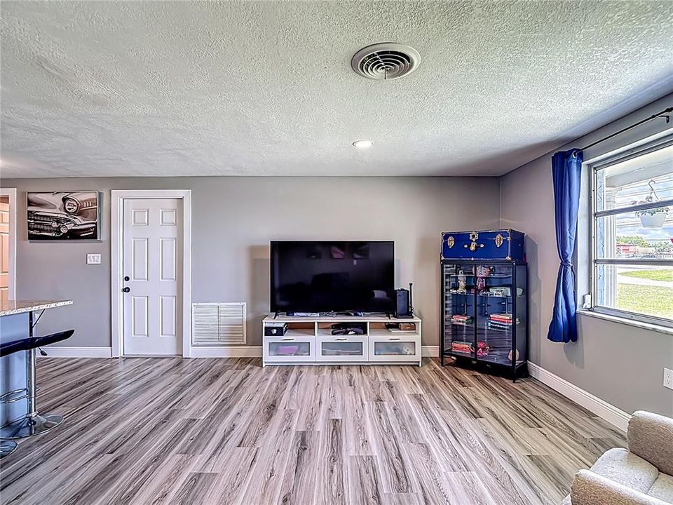 For Sale: $234,500 (2 beds, 2 baths, 1020 Square Feet)