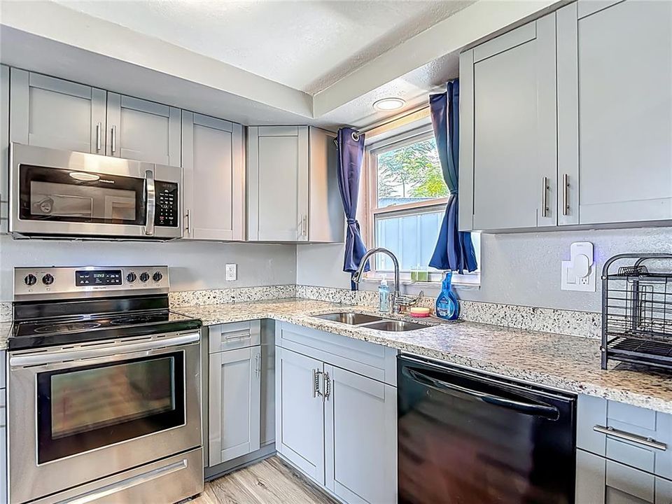 For Sale: $234,500 (2 beds, 2 baths, 1020 Square Feet)