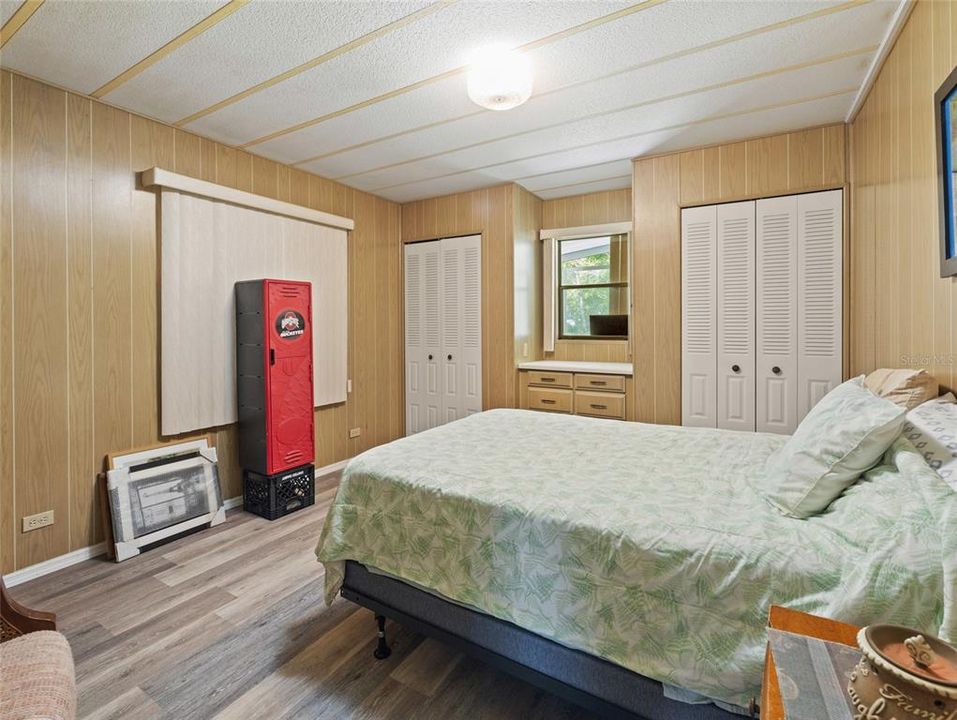 For Sale: $132,500 (2 beds, 2 baths, 1428 Square Feet)