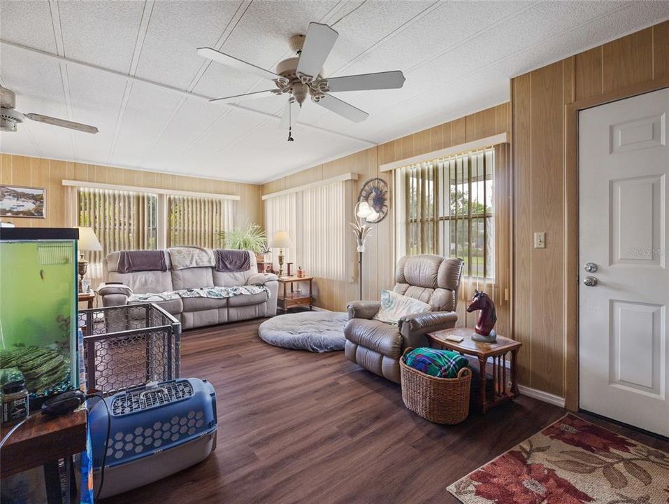 For Sale: $132,500 (2 beds, 2 baths, 1428 Square Feet)