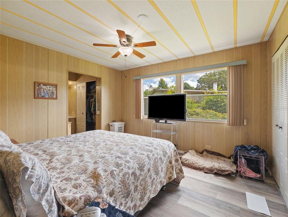 For Sale: $132,500 (2 beds, 2 baths, 1428 Square Feet)