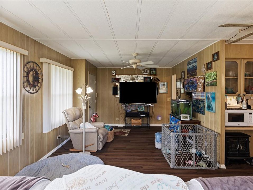 For Sale: $132,500 (2 beds, 2 baths, 1428 Square Feet)