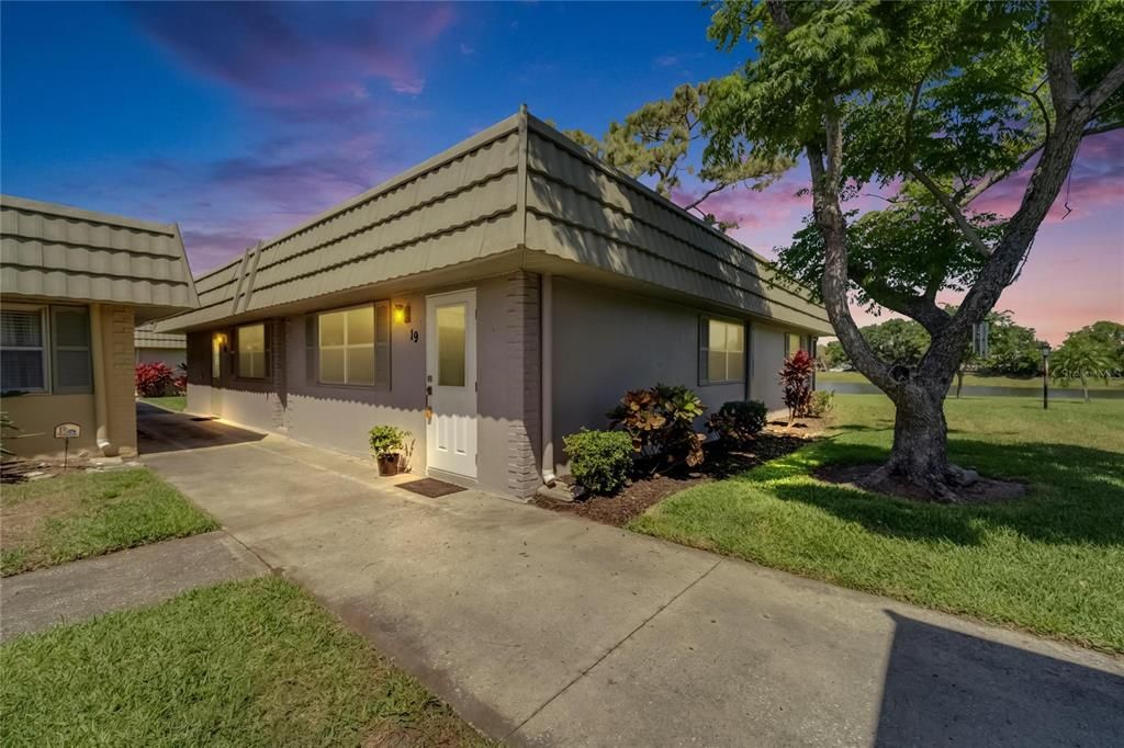 待售: $91,000 (1 贝兹, 1 浴室, 800 平方英尺)