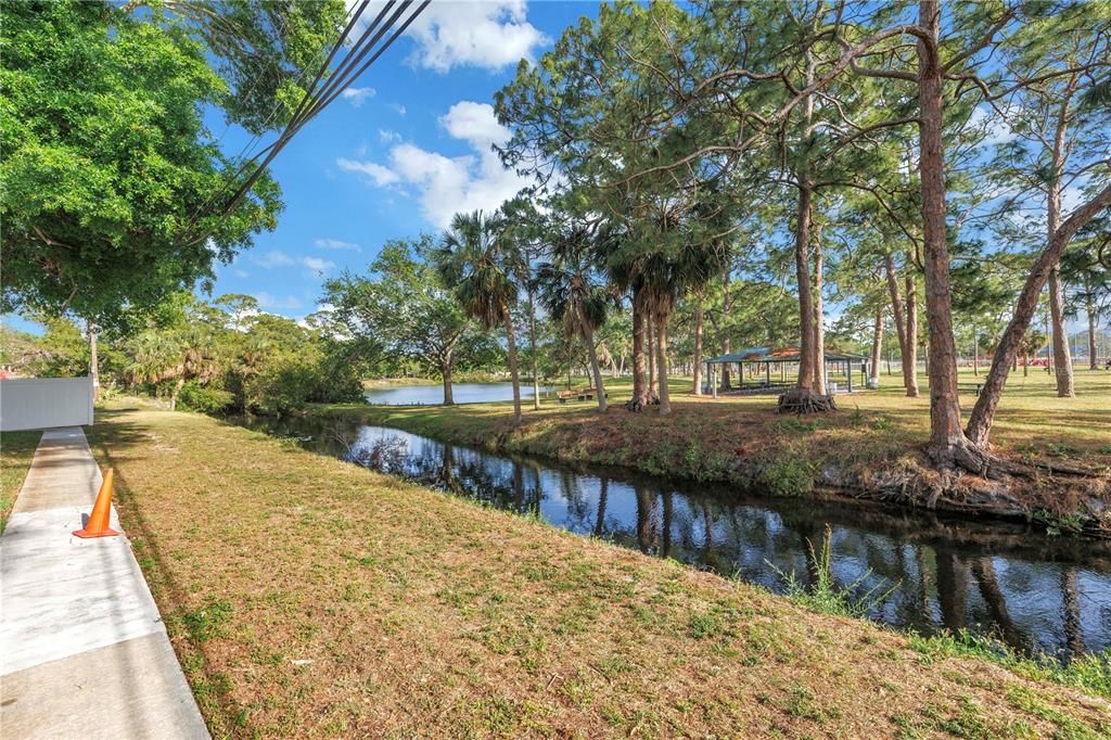 For Sale: $94,000 (1 beds, 1 baths, 595 Square Feet)