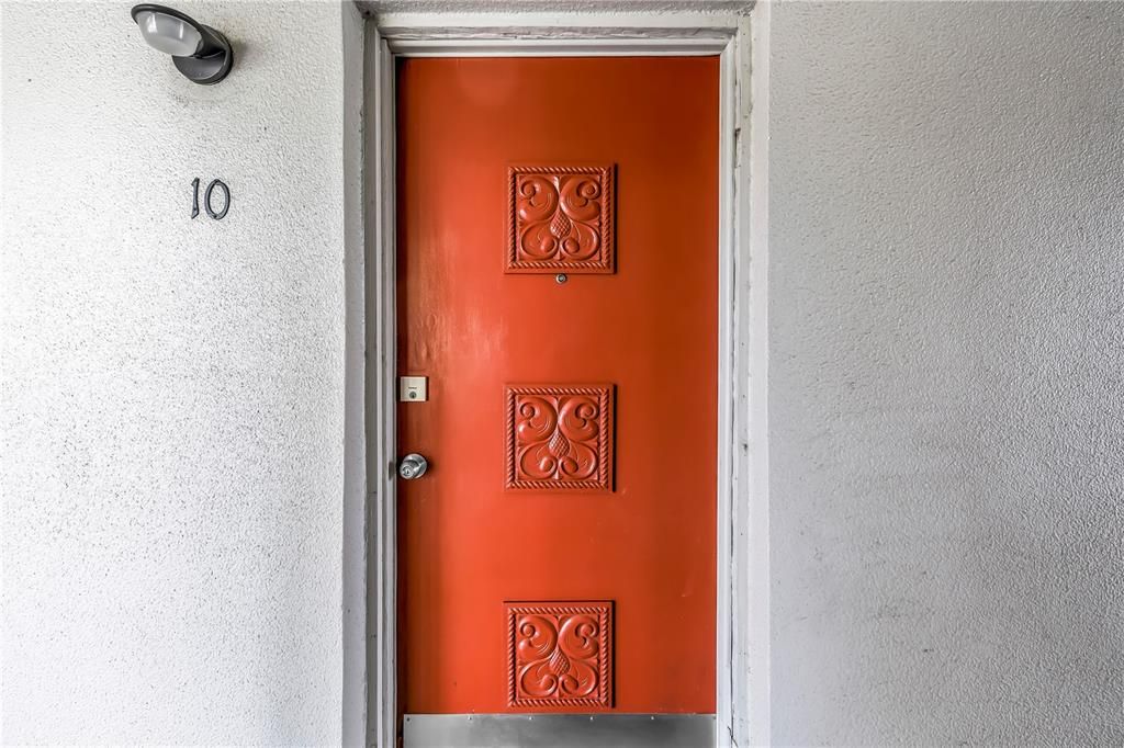 For Sale: $94,000 (1 beds, 1 baths, 595 Square Feet)