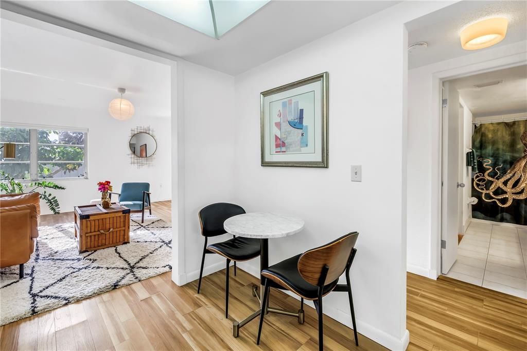 For Sale: $94,000 (1 beds, 1 baths, 595 Square Feet)