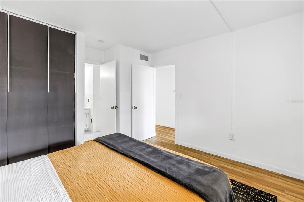 For Sale: $94,000 (1 beds, 1 baths, 595 Square Feet)