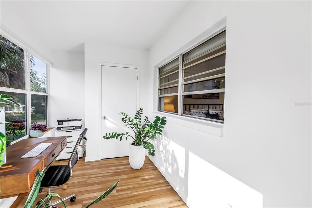 For Sale: $94,000 (1 beds, 1 baths, 595 Square Feet)