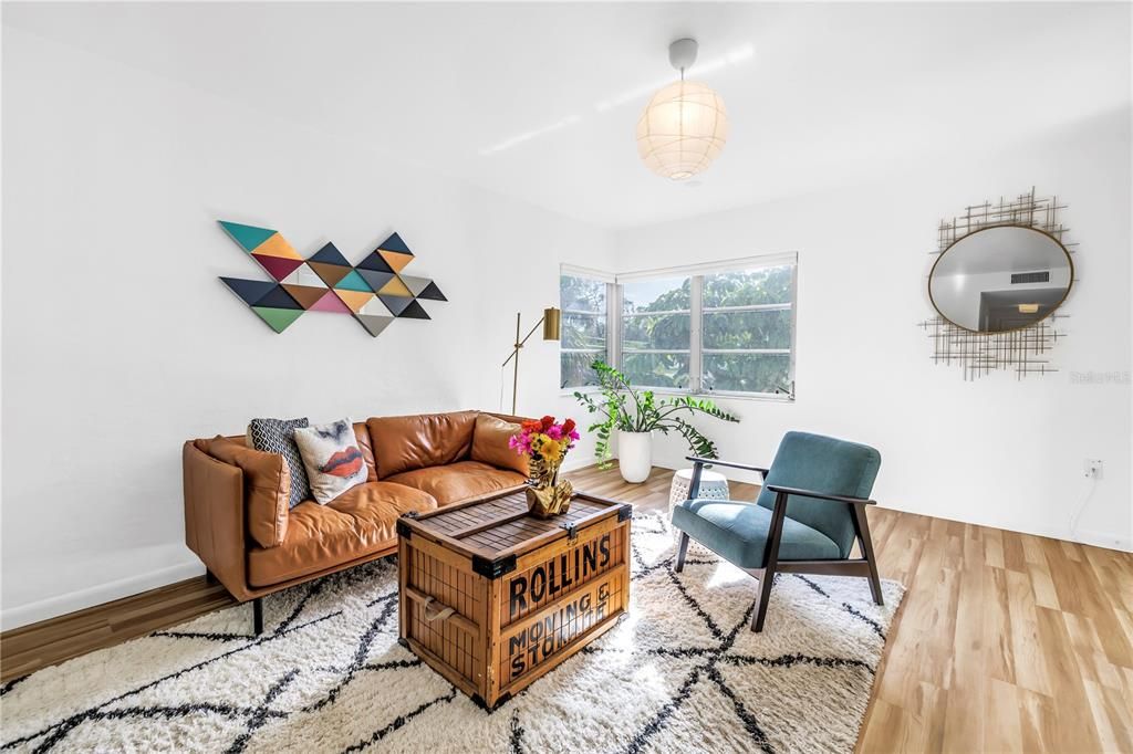 For Sale: $94,000 (1 beds, 1 baths, 595 Square Feet)