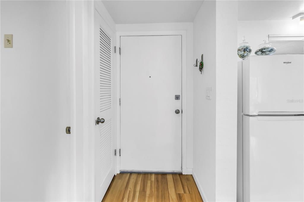 For Sale: $94,000 (1 beds, 1 baths, 595 Square Feet)