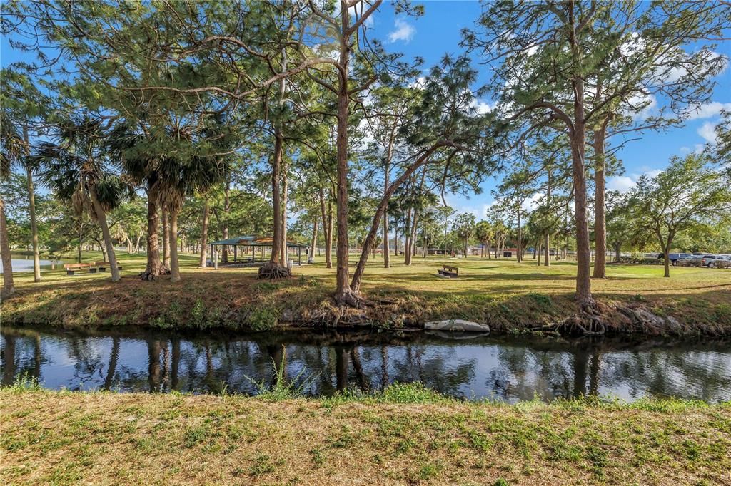 For Sale: $94,000 (1 beds, 1 baths, 595 Square Feet)