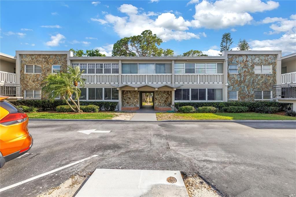 For Sale: $94,000 (1 beds, 1 baths, 595 Square Feet)