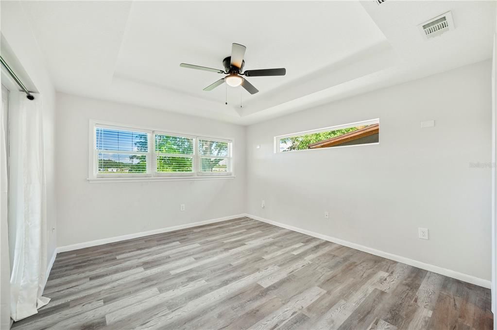 Active With Contract: $275,000 (3 beds, 2 baths, 1204 Square Feet)