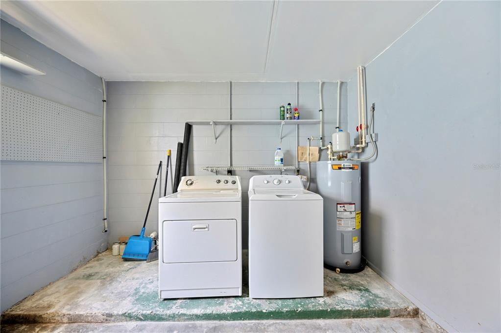 Active With Contract: $275,000 (3 beds, 2 baths, 1204 Square Feet)