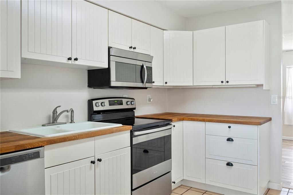 Active With Contract: $275,000 (3 beds, 2 baths, 1204 Square Feet)