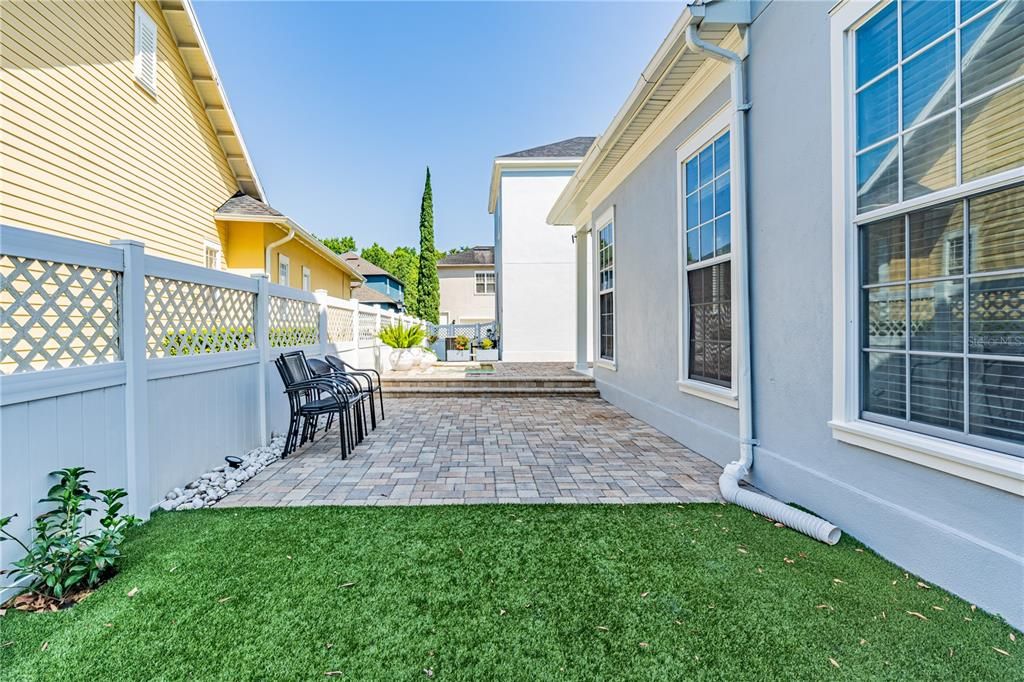 For Sale: $1,510,000 (5 beds, 4 baths, 4102 Square Feet)